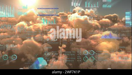 Bild der Verarbeitung von Finanzdaten über Clouds Stockfoto
