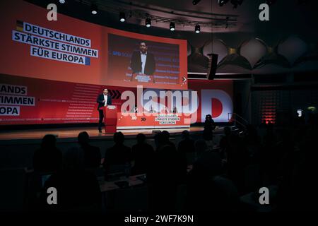 Lars Klingbeil, Bundesvorsitzende der SPD, aufgenommen im Rahmen der Europadelegiertenkonferenz der Sozialdemokratischen Partei Deutschlands in Berlin, 28.01.2024. Berlin Deutschland *** Lars Klingbeil, Bundesvorsitzender der SPD, aufgezeichnet auf der Europäischen Delegiertenkonferenz der Sozialdemokratischen Partei Deutschlands in Berlin, 28 01 2024 Berlin Deutschland Copyright: XFelixxZahnx Stockfoto