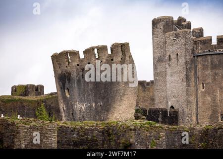 Wales, Glamorgan, Caerphilly, Schloss, Schiefer Turm, durch Senkungen beschädigt, aber auch durch Bürgerkriegsschäden zugeschrieben Stockfoto
