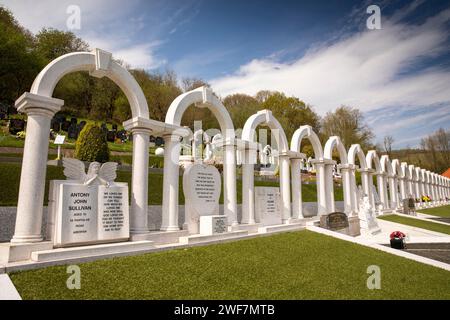 Wales, Glamorgan, Aberfan, Friedhof, Grabstätte der Opfer der Pantglas-Schule 1966 Stockfoto