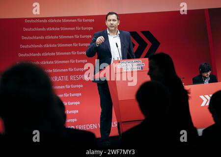 Lars Klingbeil, Bundesvorsitzende der SPD, aufgenommen im Rahmen der Europadelegiertenkonferenz der Sozialdemokratischen Partei Deutschlands in Berlin, 28.01.2024. Berlin Deutschland *** Lars Klingbeil, Bundesvorsitzender der SPD, aufgezeichnet auf der Europäischen Delegiertenkonferenz der Sozialdemokratischen Partei Deutschlands in Berlin, 28 01 2024 Berlin Deutschland Copyright: XFelixxZahnx Stockfoto