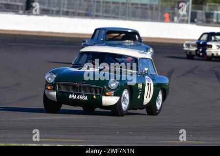 Geoff Gouriet, MG B, HSCC Historic Touring Car Championship mit Ecurie Classic, HSCC Silverstone Finals, mehrere Klassifizierungen kombiniert in die o Stockfoto