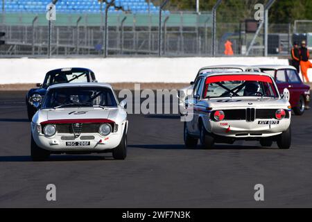 Lukas Halusa, Alfa Romeo GTA, Harry Barton, BMW 1800Ti, HSCC Historic Touring Car Championship mit Ecurie Classic, HSCC Silverstone Finals, mehrere Stockfoto