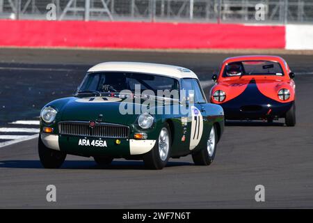 Geoff Gouriet, MG B, HSCC Historic Touring Car Championship mit Ecurie Classic, HSCC Silverstone Finals, mehrere Klassifizierungen kombiniert in die o Stockfoto