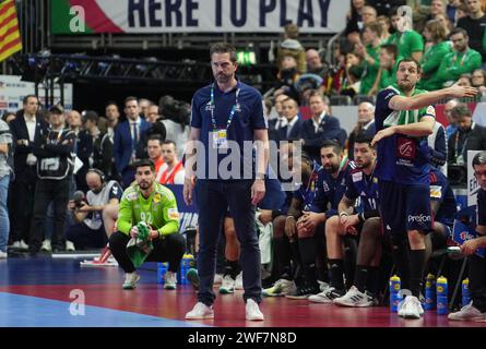 Coach Guillaume Gille aus Frankreich während der EHF Euro 2024 der Männer, dem letzten Handballspiel zwischen Frankreich und Dänemark am 28. Januar 2024 in der Lanxess-Arena in Köln Stockfoto