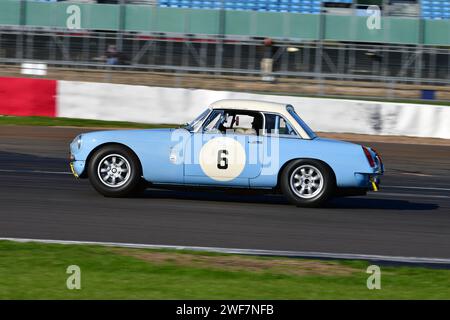 Marwan Andon, MG B, HSCC Historic Touring Car Championship mit Ecurie Classic, HSCC Silverstone Finals, mehrere Klassifizierungen in den ON Stockfoto