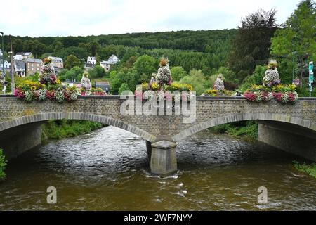 Floral Bridge über die Ambleve bei Trois-Ponts Stockfoto