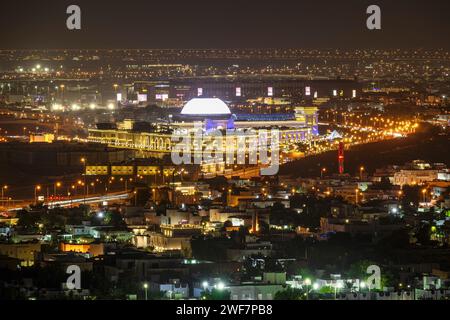 Doha, Katar - 01. Januar 2022: Luftaufnahme der Al Hazm Mall Doha, Katar. Stockfoto