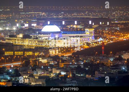 Doha, Katar - 01. Januar 2022: Luftaufnahme der Al Hazm Mall Doha, Katar. Stockfoto