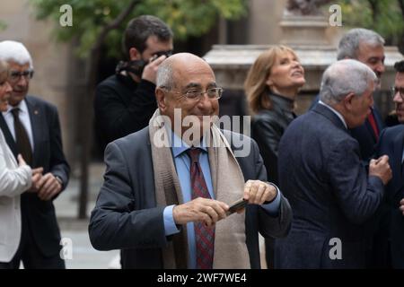 Januar, 29, 2024 Barcelona, Spanienpolitik Barcelona- Klinik Krankenhaus barcelona Forschungszentrum Foto Eric Renom/LaPresse die Regierung von Katalonien, der Stadtrat von Barcelona, das Klinikkrankenhaus, die Universität von Barcelona, und andere Organisationen unterzeichnen den Vertrag über den Bau des neuen Forschungszentrums des Klinikkrankenhauses an den Sportanlagen der Universität Barcelona an der Diagonal Avenue und werden so zu einem Drehkreuz für Innovation und Wissenschaft in Barcelona. La Generalitat de Catalu&#xf1;A, el Ayuntamiento de Barcelona, el Hospital Cl&#xed;nic, la Universidad de Barcelona y Stockfoto