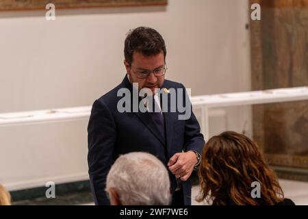 Januar, 29, 2024 Barcelona, Spanienpolitik Barcelona- Klinik Krankenhaus barcelona Forschungszentrum Foto Eric Renom/LaPresse die Regierung von Katalonien, der Stadtrat von Barcelona, das Klinikkrankenhaus, die Universität von Barcelona, und andere Organisationen unterzeichnen den Vertrag über den Bau des neuen Forschungszentrums des Klinikkrankenhauses an den Sportanlagen der Universität Barcelona an der Diagonal Avenue und werden so zu einem Drehkreuz für Innovation und Wissenschaft in Barcelona. La Generalitat de Catalu&#xf1;A, el Ayuntamiento de Barcelona, el Hospital Cl&#xed;nic, la Universidad de Barcelona y Stockfoto