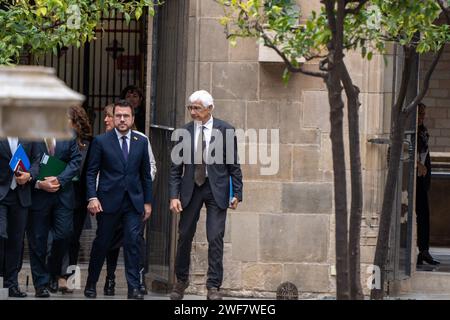 Januar, 29, 2024 Barcelona, Spanienpolitik Barcelona- Klinik Krankenhaus barcelona Forschungszentrum Foto Eric Renom/LaPresse die Regierung von Katalonien, der Stadtrat von Barcelona, das Klinikkrankenhaus, die Universität von Barcelona, und andere Organisationen unterzeichnen den Vertrag über den Bau des neuen Forschungszentrums des Klinikkrankenhauses an den Sportanlagen der Universität Barcelona an der Diagonal Avenue und werden so zu einem Drehkreuz für Innovation und Wissenschaft in Barcelona. La Generalitat de Catalu&#xf1;A, el Ayuntamiento de Barcelona, el Hospital Cl&#xed;nic, la Universidad de Barcelona y Stockfoto