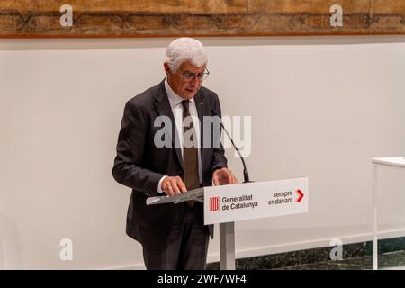 Januar, 29, 2024 Barcelona, Spanienpolitik Barcelona- Klinik Krankenhaus barcelona Forschungszentrum Foto Eric Renom/LaPresse die Regierung von Katalonien, der Stadtrat von Barcelona, das Klinikkrankenhaus, die Universität von Barcelona, und andere Organisationen unterzeichnen den Vertrag über den Bau des neuen Forschungszentrums des Klinikkrankenhauses an den Sportanlagen der Universität Barcelona an der Diagonal Avenue und werden so zu einem Drehkreuz für Innovation und Wissenschaft in Barcelona. La Generalitat de Catalu&#xf1;A, el Ayuntamiento de Barcelona, el Hospital Cl&#xed;nic, la Universidad de Barcelona y Stockfoto