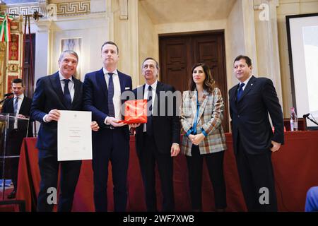 Mailand, Italien. Januar 2024. Foto Alessandro Bremec/LaPresse29-01-2024 Milano, Italia - Cronaca - La Cerimonia di riconoscimento delle botteghe storiche a Palazzo Marino a Milano. Nella Foto: Euronummus 29. Januar 2024 Milano Italien - Nachrichten - die Anerkennungszeremonie der historischen Werkstätten im Palazzo Marino in Mailand. Auf dem Foto: Ein Moment der Zeremonie Credit: LaPresse/Alamy Live News Stockfoto