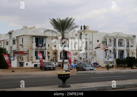 Sharm El Sheikh, Ägypten. Januar 2024. Wohngebäude von Anwohnern in Scharm El Sheikh, Ägypten. (Foto: Maksim Konstantinov/SOPA Images/SIPA USA) Credit: SIPA USA/Alamy Live News Stockfoto