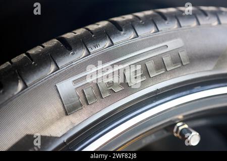 Berlin, Deutschland – 20. August: Pirelli-Logo-Emblem auf Leichtmetallfelgen. Stockfoto