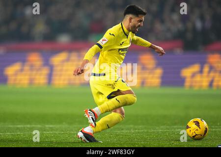 Ilias Akhomach von Villarreal CF spielte am 27. Januar 2024 im Lluis Companys Stadion in Barcelona, Spanien, während des La Liga EA Sports Spiels zwischen dem FC Barcelona und Villarreal CF. (Foto: Alex Carreras / Imago) Stockfoto