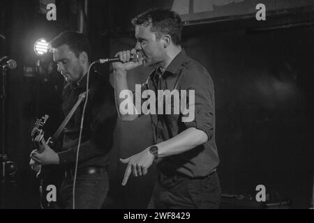 Aaron und Kurtis Starkie vom Slow Readers Club traten am 17. Mai 2014 live im Roadhouse in Manchester auf Stockfoto