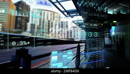 Bild der Verarbeitung von Finanzdaten über der Stadtstraße Stockfoto