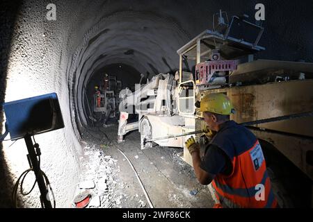Österreich. Januar 2024. Die nächste Sprengung wird in einem der Hauptrohre des Brenner Basistunnels (BBT) vorbereitet. Mittelfristig steht ein erster Durchbruch beim Bau des Brenner-Basistunnels zwischen Österreich und Italien bevor. (Zu dpa: "Mittelfristig ist Ein Meilenstein für den Brenner-Basistunnel absehbar") Credit: Angelika Warmuth/dpa/Alamy Live News Stockfoto