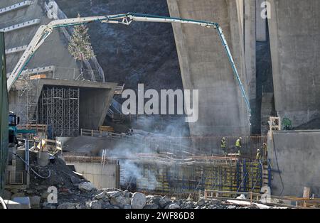 Österreich. Januar 2024. Am Sillschlucht-Portal des Brenner-Basistunnels (BBT) sind Arbeiten im Gange. Mittelfristig steht ein erster Durchbruch beim Bau des Brenner-Basistunnels zwischen Österreich und Italien bevor. (Zu dpa: "Mittelfristig ist Ein Meilenstein für den Brenner-Basistunnel absehbar") Credit: Angelika Warmuth/dpa/Alamy Live News Stockfoto