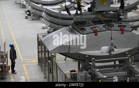 Österreich. Januar 2024. Segmente zur Verkleidung der Tunnelwand werden vor Ort auf der Baustelle Brenner Basistunnel (BBT) hergestellt. Der Bau des Brenner-Basistunnels zwischen Österreich und Italien soll mittelfristig seinen ersten Durchbruch erreichen. (Zu dpa: "Mittelfristig ist Ein Meilenstein für den Brenner-Basistunnel absehbar") Credit: Angelika Warmuth/dpa/Alamy Live News Stockfoto