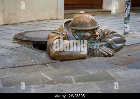 Čumil die Skulptur des Kanalarbeiters, Bratislava, Slowakei Stockfoto