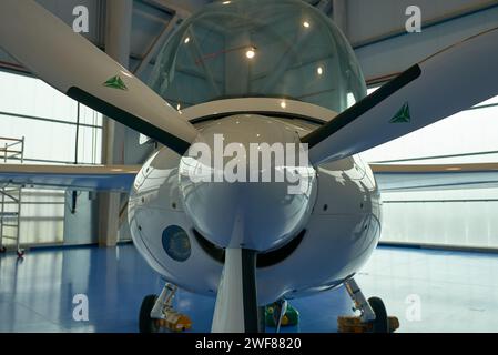 CASTRO DE REI, LUGO, SPANIEN; 26. JANUAR 2024: Leichtflugzeuge im Rozas Airborne Research Center (CIAR), einem Pionierflugzeug im unbemannten Flug Stockfoto