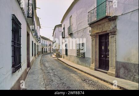 Kopfsteinpflasterstraße in der kleinen Stadt Almagro, Castille La Mancha, Spanien Stockfoto