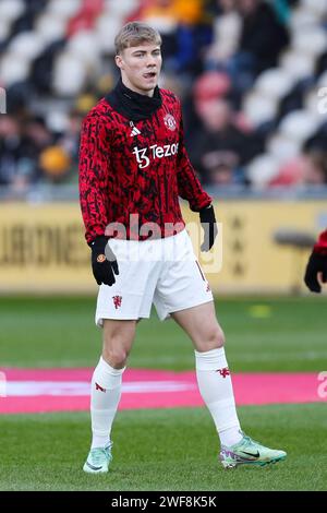 Manchester United Stürmer Rasmus Hojlund (11) wärmt sich am 28. Januar 2024 während des Spiels der Vierten Runde des Newport County AFC gegen Manchester United FC Emirates FA Cup in Rodney Parade, Newport, Wales, Vereinigtes Königreich auf Stockfoto