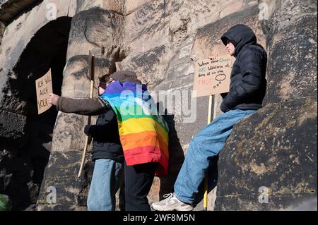 Protest gegen die rechte AFD in Trier, 28.01.2024, Demonstration für Menschenrechte, keine Diskriminierung und Rassismus, Vielfalt, humanitäre Stockfoto