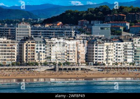 Landschaftsblick über den Strand Playa de La Concha in San Sebastian, Gipuzkoa, Donostia San Sebastian Stadt, nördlich von Spanien, Euskadi, Euskaerria, Spanien. Stockfoto