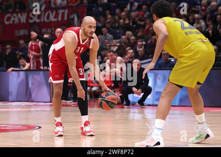 Mailand, Italien. Januar 2024. Italien, Mailand, 26. januar 2024: Shavon Shields (Armani) dribbelt im 4. Quartal während des Basketballspiels EA7 Emporio Armani Milan vs FC Barcelona, EuroLeague 2023-24 Runde 23 (Foto: Fabrizio Andrea Bertani/Pacific Press/SIPA USA) Credit: SIPA USA/Alamy Live News Stockfoto