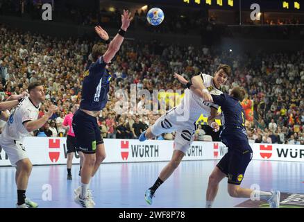 Köln, Deutschland. Januar 2024. © Laurent Lairys/MAXPPP - Julian Koster von Deutschland während der EHF Euro 2024 der Männer, Platzierungsspiel 3/4, Handballspiel zwischen Schweden und Deutschland am 28. Januar 2024 in der Lanxess-Arena in Köln - Foto Laurent Lairys/MAXPPP Credit: MAXPPP/Alamy Live News Stockfoto