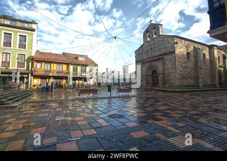 Aviles, Asturien, Spanien. Kirche St. Thomas von Canterbury, auch Kirche von Sabugo oder alte Kirche von Sabugo genannt. Stockfoto