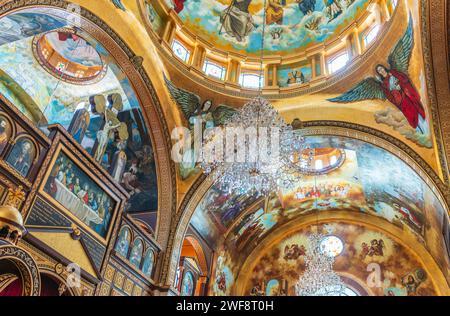 Scharm el-Scheich, Ägypten – 19. Dezember 2023: Koptische Kirche im Inneren der Himmlischen Kathedrale in Scharm El-Scheich, Ägypten. Die Himmlische Kathedrale Koptischer Ort Stockfoto