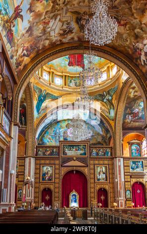 Scharm el-Scheich, Ägypten – 19. Dezember 2023: Koptische Kirche im Inneren der Himmlischen Kathedrale in Scharm El-Scheich, Ägypten. Die Himmlische Kathedrale Koptischer Ort Stockfoto