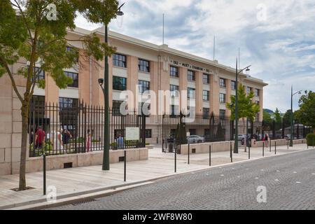 Epernay, Frankreich - 23. Juli 2020: Das Champagnerhaus Moët et Chandon befindet sich an der Avenue de Champagne gegenüber dem Rathaus. Stockfoto