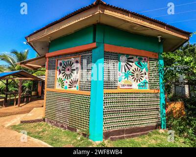 Farbenfroher Bungalow, Little Corn Island, Nicaragua Stockfoto