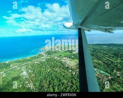 Fliegen mit einer kleinen Cessna, die Big Corn Island, Nicaragua, verlässt Stockfoto