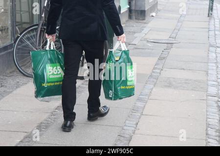 Kopenhagen, Dänemark /21. Januar 2024/Lebensmittelgeschäft in Danih Hauptstadt Kopenhagen Denamrk. Photo.Francis Joseph Dean/Dean Pictures Stockfoto