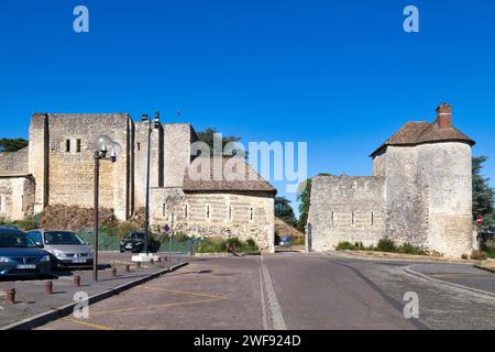 Gisors, Frankreich - 07. August 2020: Die Château de Gisors ist eine Burg, die im 11. Und 12. Jahrhundert eine wichtige Festung der Herzöge der Normandie war. Stockfoto