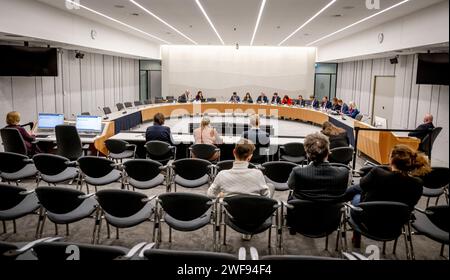 DER scheidende Staatssekretär Eric van der Burg (Asyl und Migration) in der Groen van Prinsterer Hall des Repräsentantenhauses, bevor er sich mit dem Justiz- und Sicherheitskomitee befasste, wo er seine Pläne verteidigte, die am Haushaltstag vorgelegt wurden. ANP ROBIN UTRECHT niederlande raus - belgien raus Stockfoto