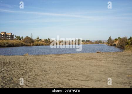 Fluss im Naturpark Guadalhorce Mündung Naturschutzgebiet. Andalusien, Malaga, Spanien. Stockfoto