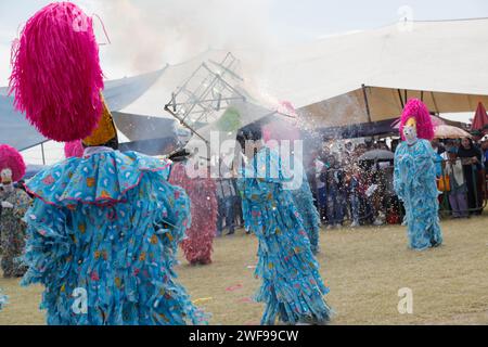 Papalotla, Tlaxcala de Xicotencatl, Mexiko. Januar 2024. Das siebzehnte Atltepeilhuitl-Kulturfestival fand statt, ein Festival prähispanischen Ursprungs und Festival der Bittgabe des Wassers an den Gott des Hügels, an dem mehrere Gemeinden mit ihren jeweiligen Tänzen teilnahmen. Diese traditionelle Feier beginnt am 12. Februar und endet am 13. Februar auf dem Cerro de la Luna. Am 28. Januar 2024 in Tlaxcala de Xicoténcatl, Mexiko. (Kreditbild: © Essene Hernandez/OKULARIS via ZUMA Press Wire) NUR REDAKTIONELLE VERWENDUNG! Nicht für kommerzielle ZWECKE! Stockfoto