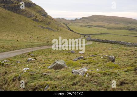 Der Settle Loop ist eine 16 km lange Rundstrecke, die in Siedlung begonnen und beendet werden kann oder von umliegenden Gebieten wie Malham und Stainforth aus verbunden werden kann. Stockfoto