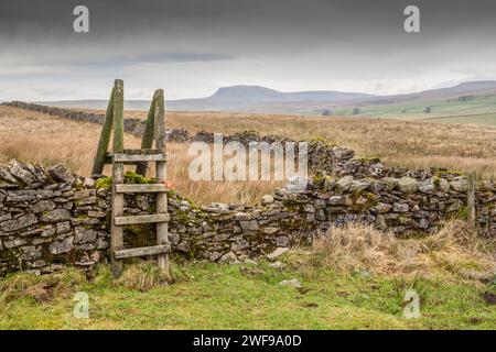 Der Settle Loop ist eine 16 km lange Rundstrecke, die in Siedlung begonnen und beendet werden kann oder von umliegenden Gebieten wie Malham und Stainforth aus verbunden werden kann. Stockfoto