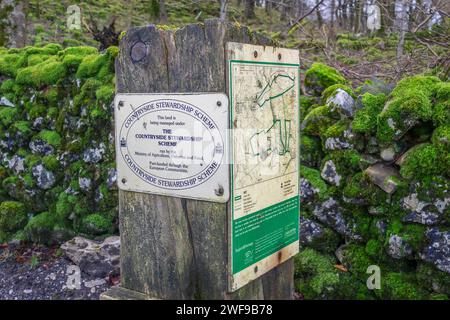 Der Settle Loop ist eine 16 km lange Rundstrecke, die in Siedlung begonnen und beendet werden kann oder von umliegenden Gebieten wie Malham und Stainforth aus verbunden werden kann. Stockfoto