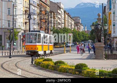 Sofia, Bulgarien - 18. Mai 2019: Das Sofia-Straßenbahnnetz ist eine der wichtigsten öffentlichen Verkehrsmittel in der bulgarischen Hauptstadt. Stockfoto