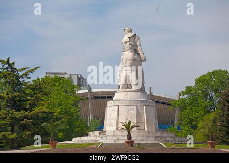 Varna, Bulgarien - 16 2019. Mai: Das Pantheon befindet sich im Meergarten der Stadt. Das Denkmal wurde zu Ehren der faschistischen Kämpfer errichtet, die f gefallen sind Stockfoto